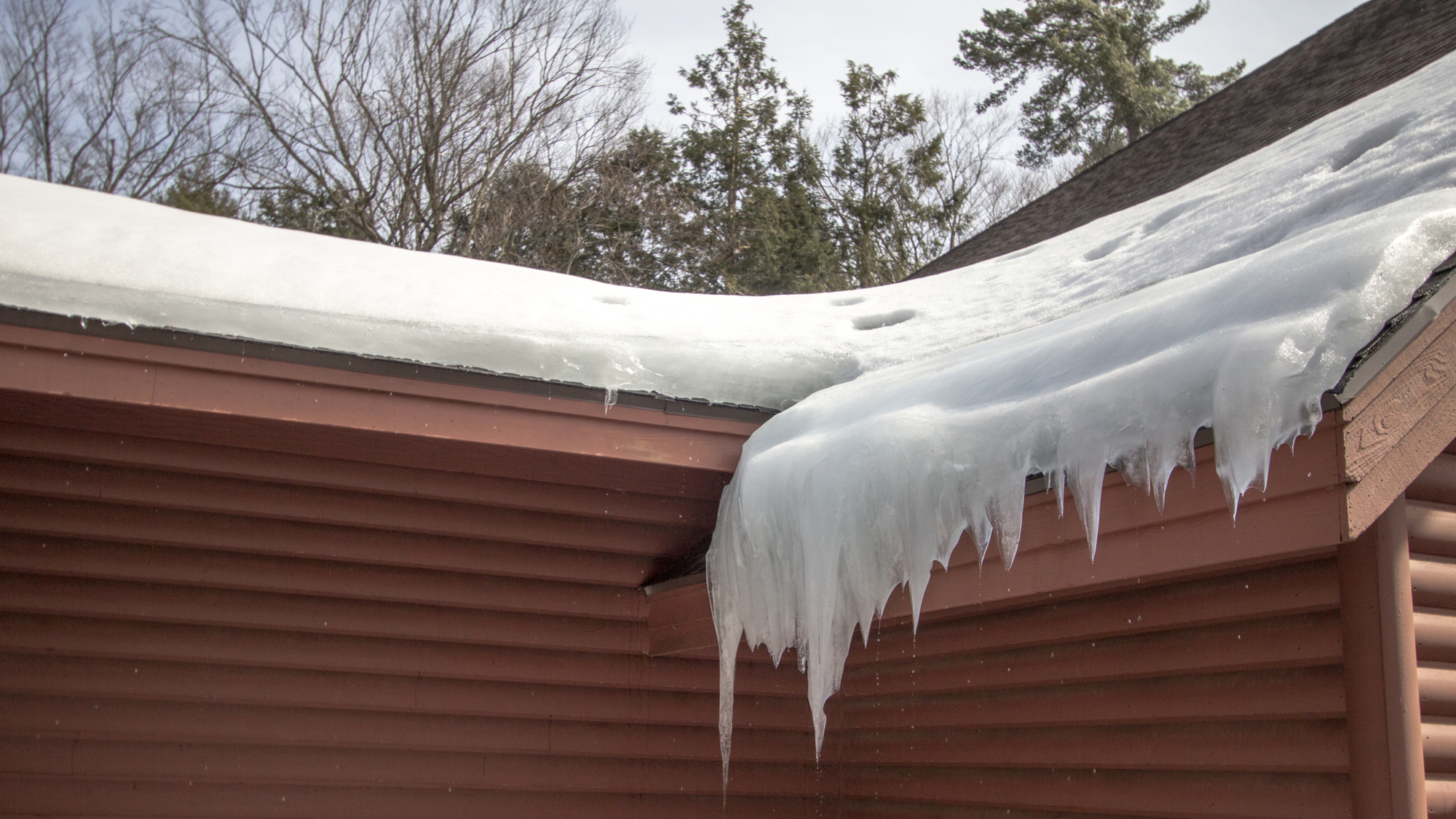 expert snow roof removal in Massachusetts