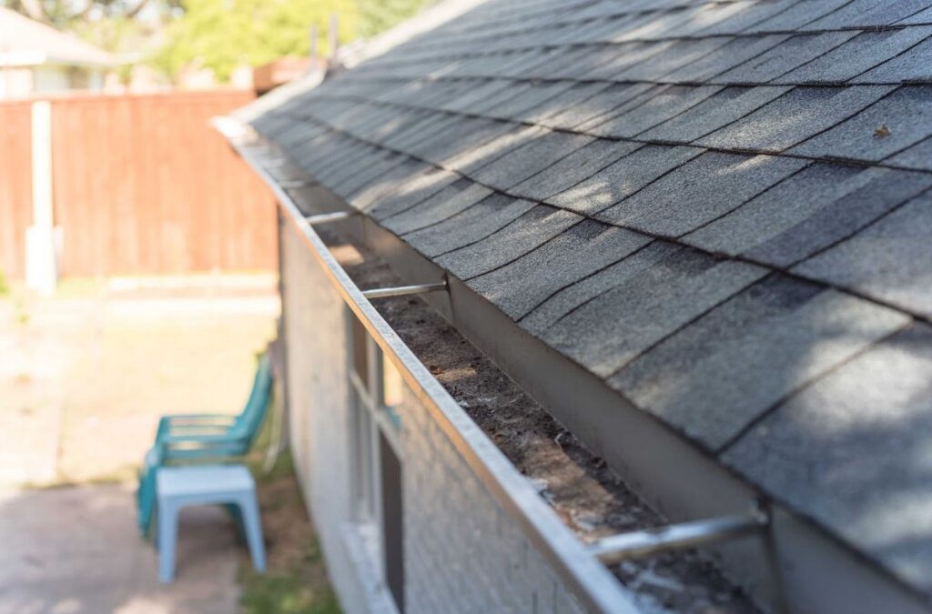 clean gutters in Sharon